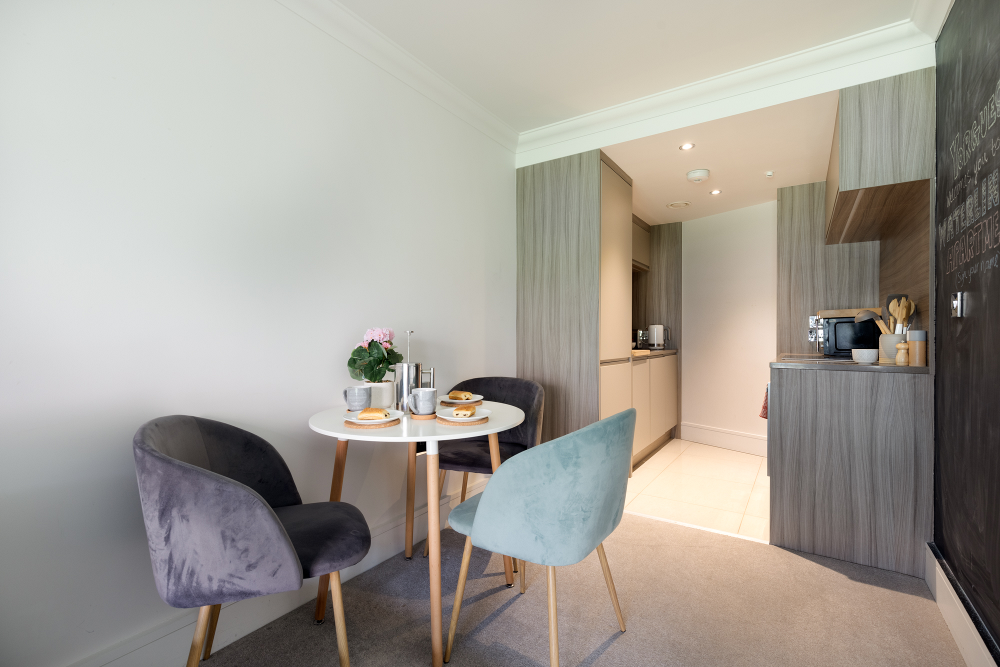 No.18 - Waterline Apartment, Cocoa Suites York dining and kitchen