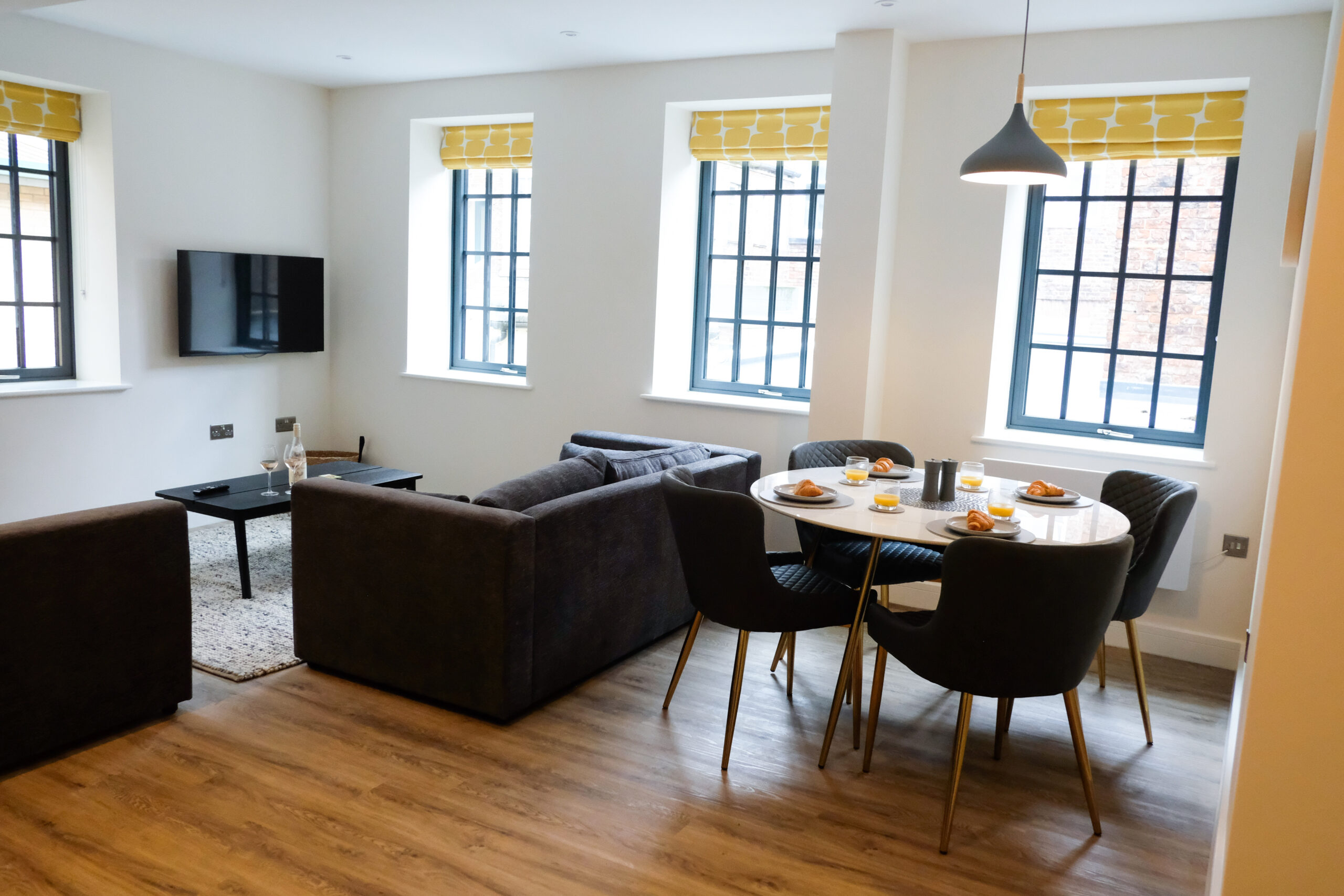 Apartment 4, Kings Toft - The Yellow One living space and dining space