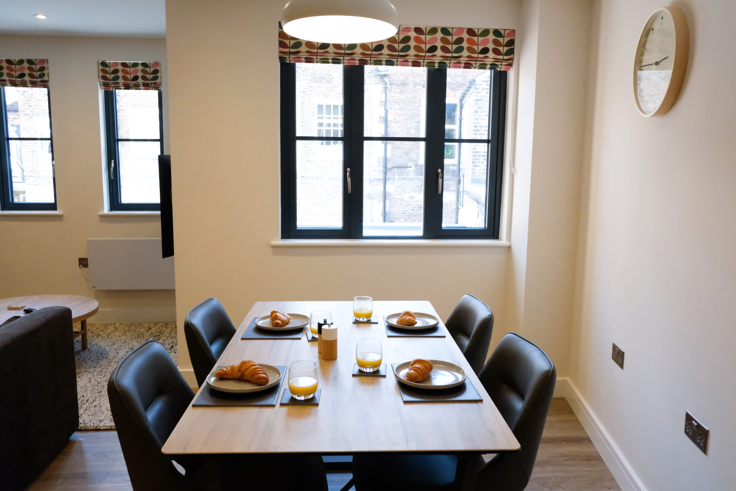 Apartment 2, Kings Toft - The Pink One dining area